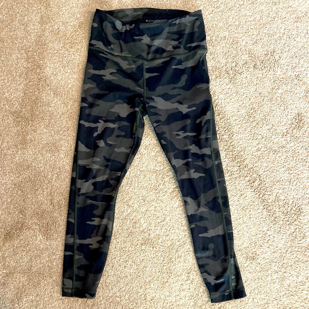 Athleta ultimate stash pocket 7/8 tight. Like new condition!